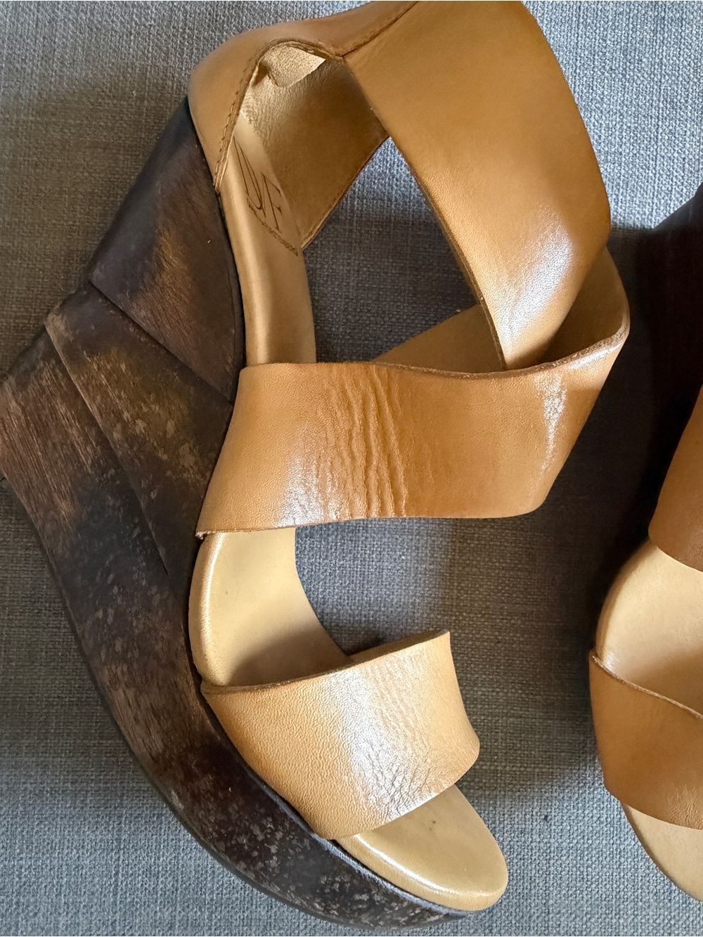 DVF Women’s Tan Leather Wedge Sandals SIZE 6M